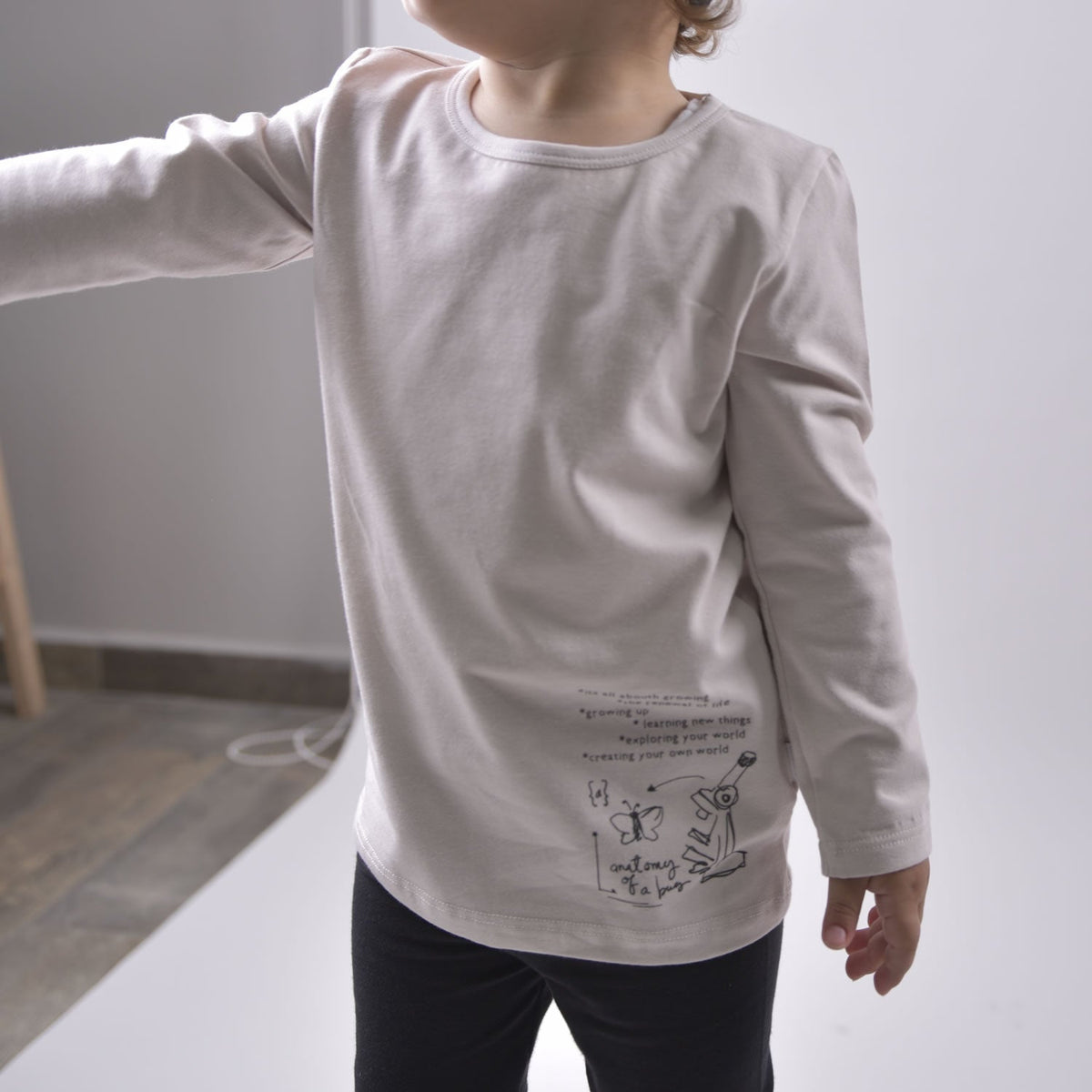 キッズサイズ　シンプル長袖Tシャツ　ロングシャツ